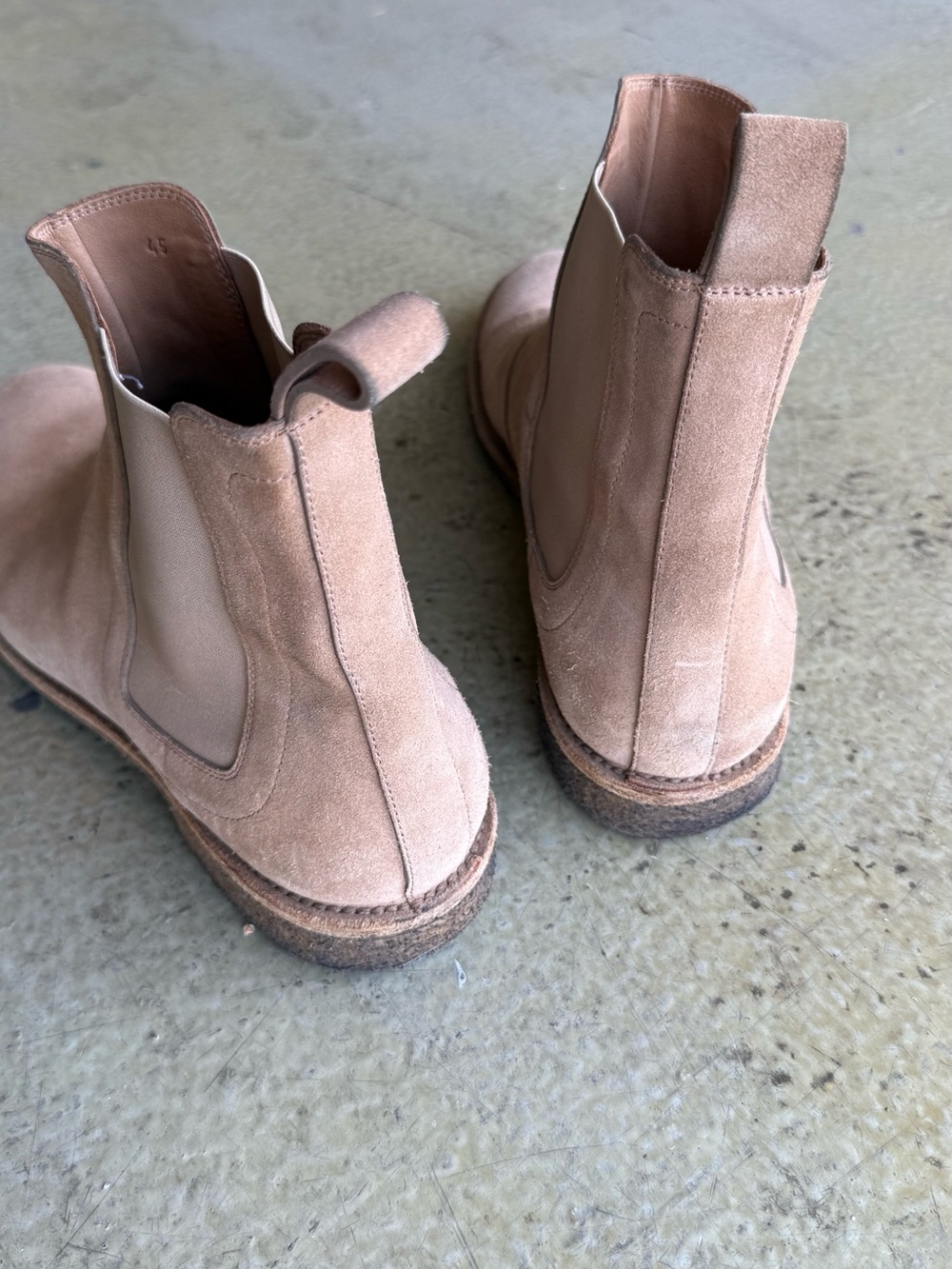 Bottega Veneta Chelsea Boot - Picture 2 of 6